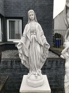 Maria op een sokkel, tuinbeeld Maria, stenen beeld, groot