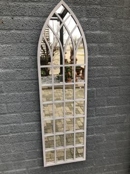 Mooie spiegel als kerkraam, groot, met metalen rand
