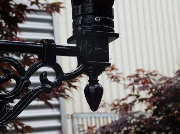 Wandleuchte Aluminium – klassisch – schwarz – „Schlossstil“