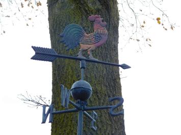 Stabiler Wetterhahn mit Gartensteckdose - 183cm hoch